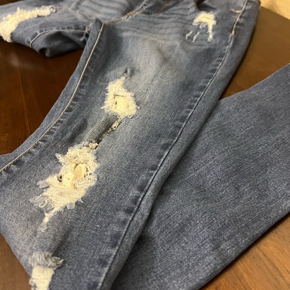 Judy Blue Jeans with Lace Detail - Picture 3 of 11